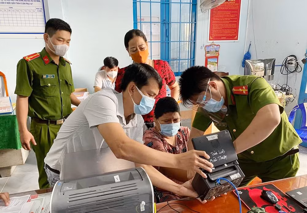 Trưởng Công an xã nỗ lực vì bình yên thôn xóm -0