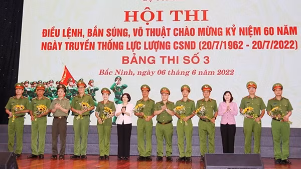 700 CBCS tham gia Hội thi Điều lệnh, bắn súng, võ thuật