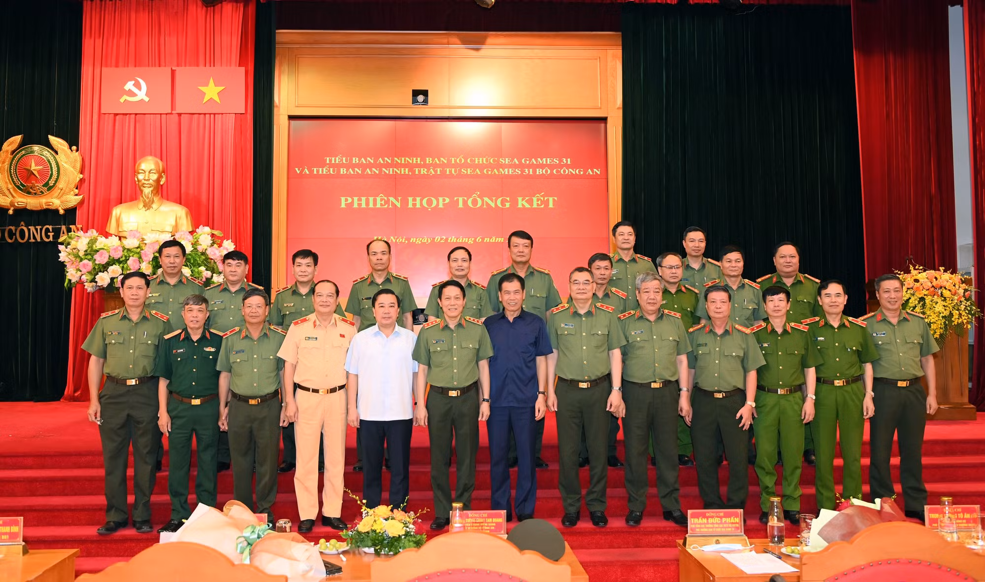 Thắng trên khán đài ảnh 2