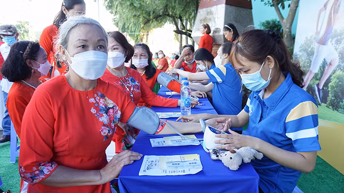 Vinamilk khởi động chuỗi ngày Hội&nbsp;“Sống khỏe, sống thanh xuân” hướng đến&nbsp;người cao tuổi -0