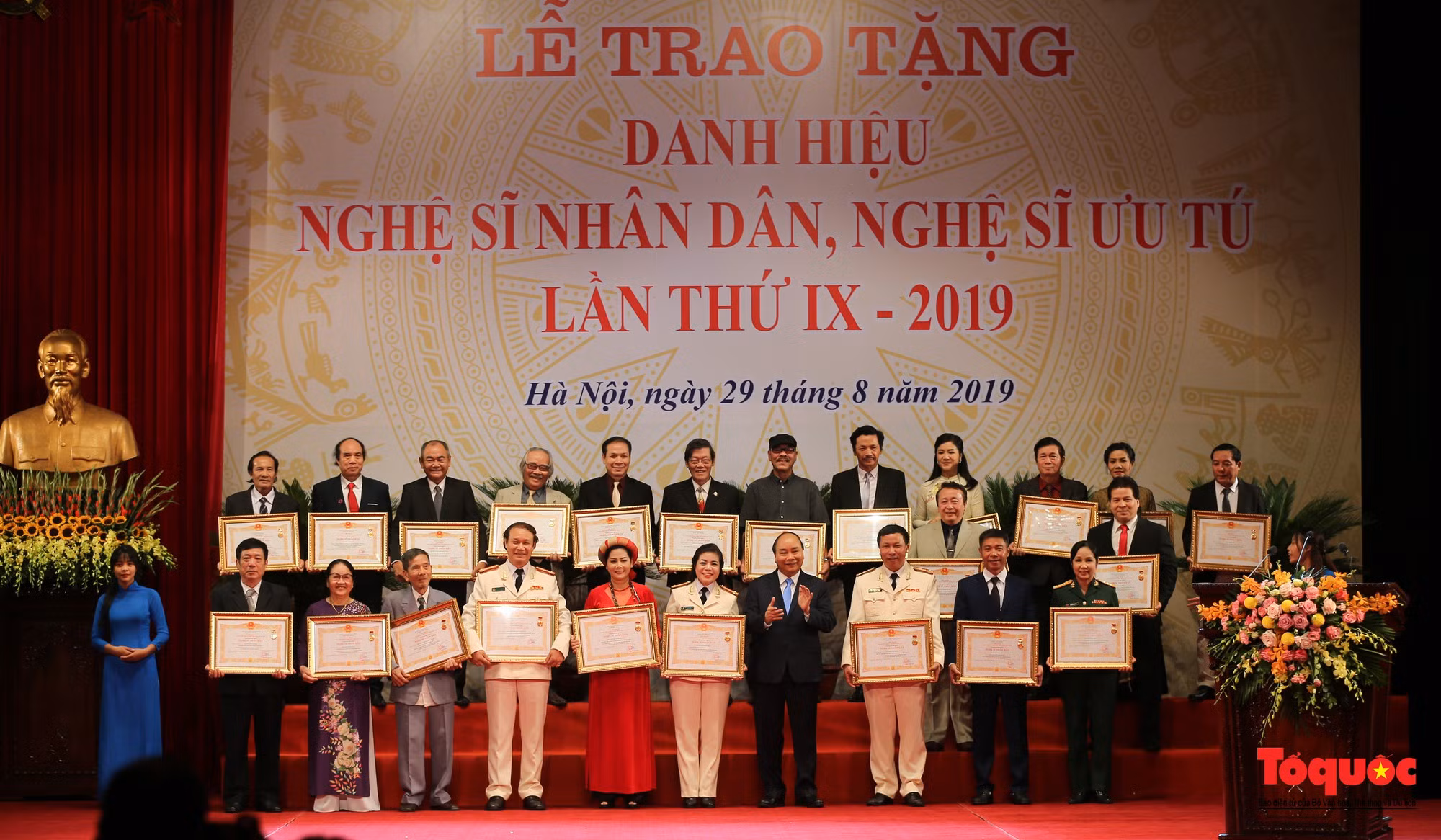 lễ trao tặng danh hiệu nsnd, nsưt lần thứ ix.jpg -0