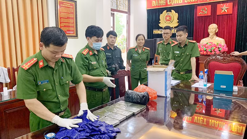 Triệt phá đường dây ma túy 