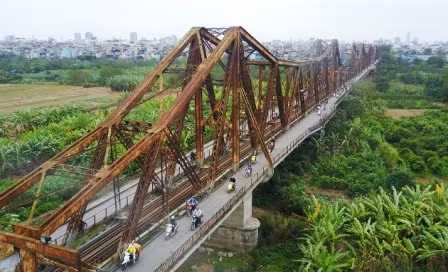 Đề nghị xử phạt nghiêm các phương tiện thuộc diện cấm vẫn cố tình lưu thông qua cầu Long Biên -0