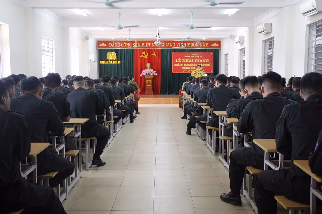 Công an tỉnh Đồng Nai ra mắt Trung đoàn Cảnh sát cơ động dự bị chiến đấu ảnh 3