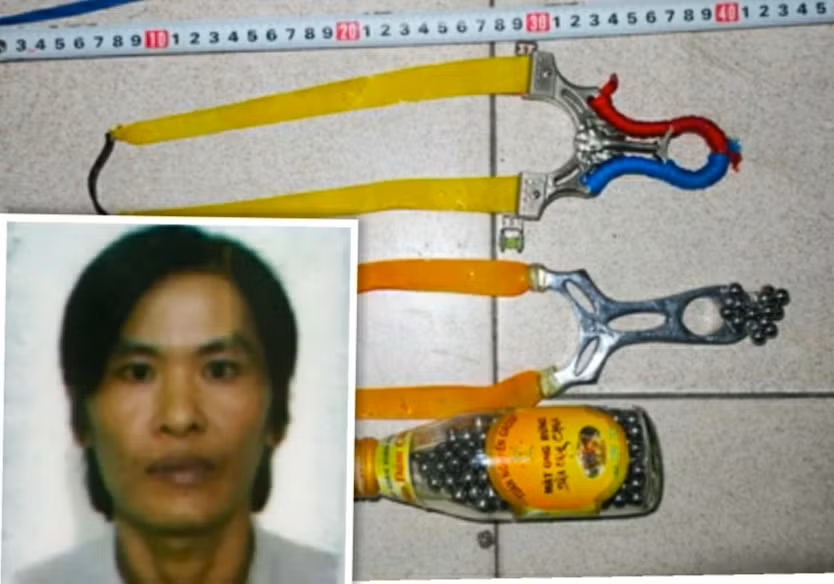 Dùng ná bắn nhiều người bị thương rồi cố thủ nhiều giờ trong nhà -0