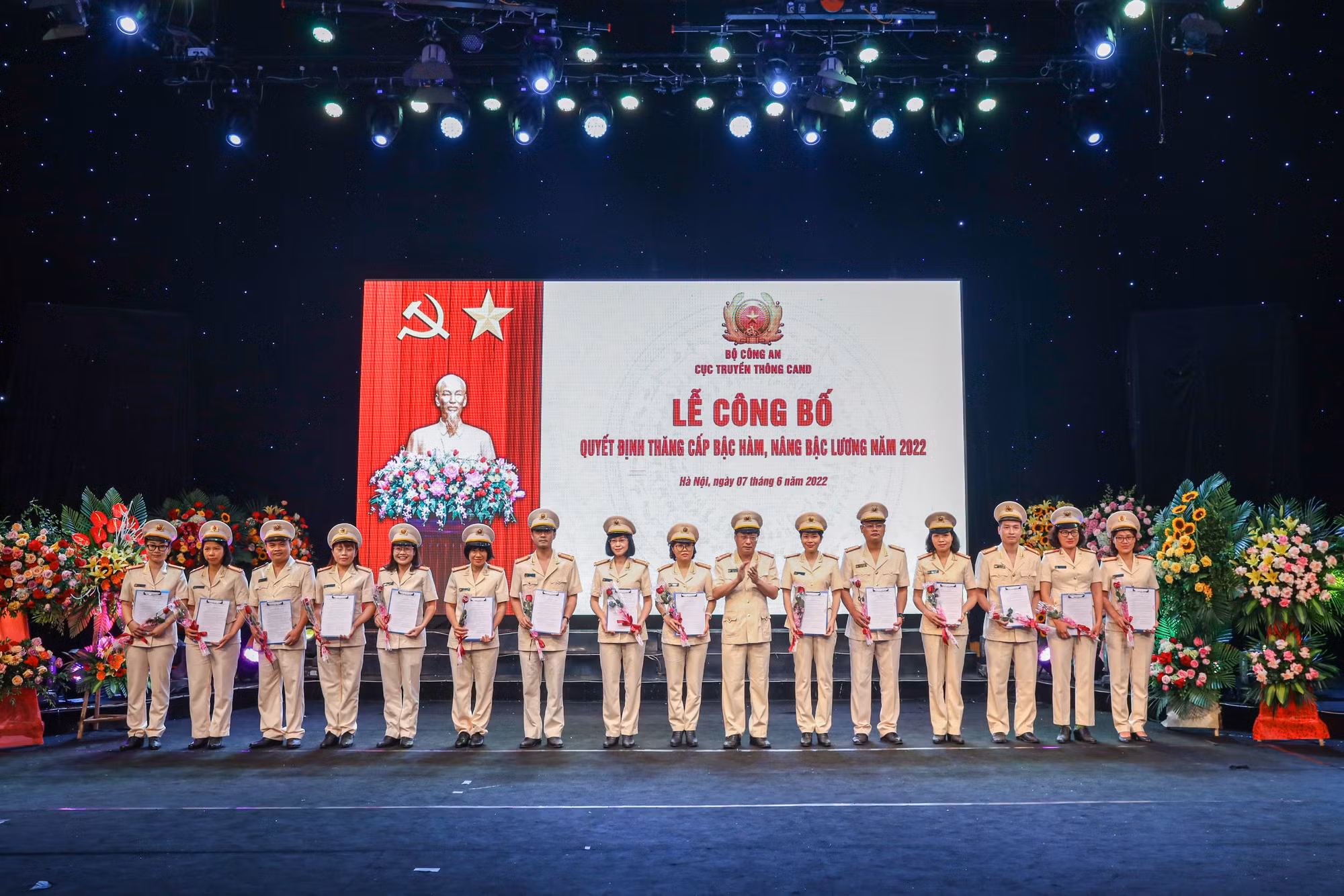 Cục Truyền thông CAND công bố các quyết định thăng cấp bậc hàm, nâng bậc lương năm 2022 -0