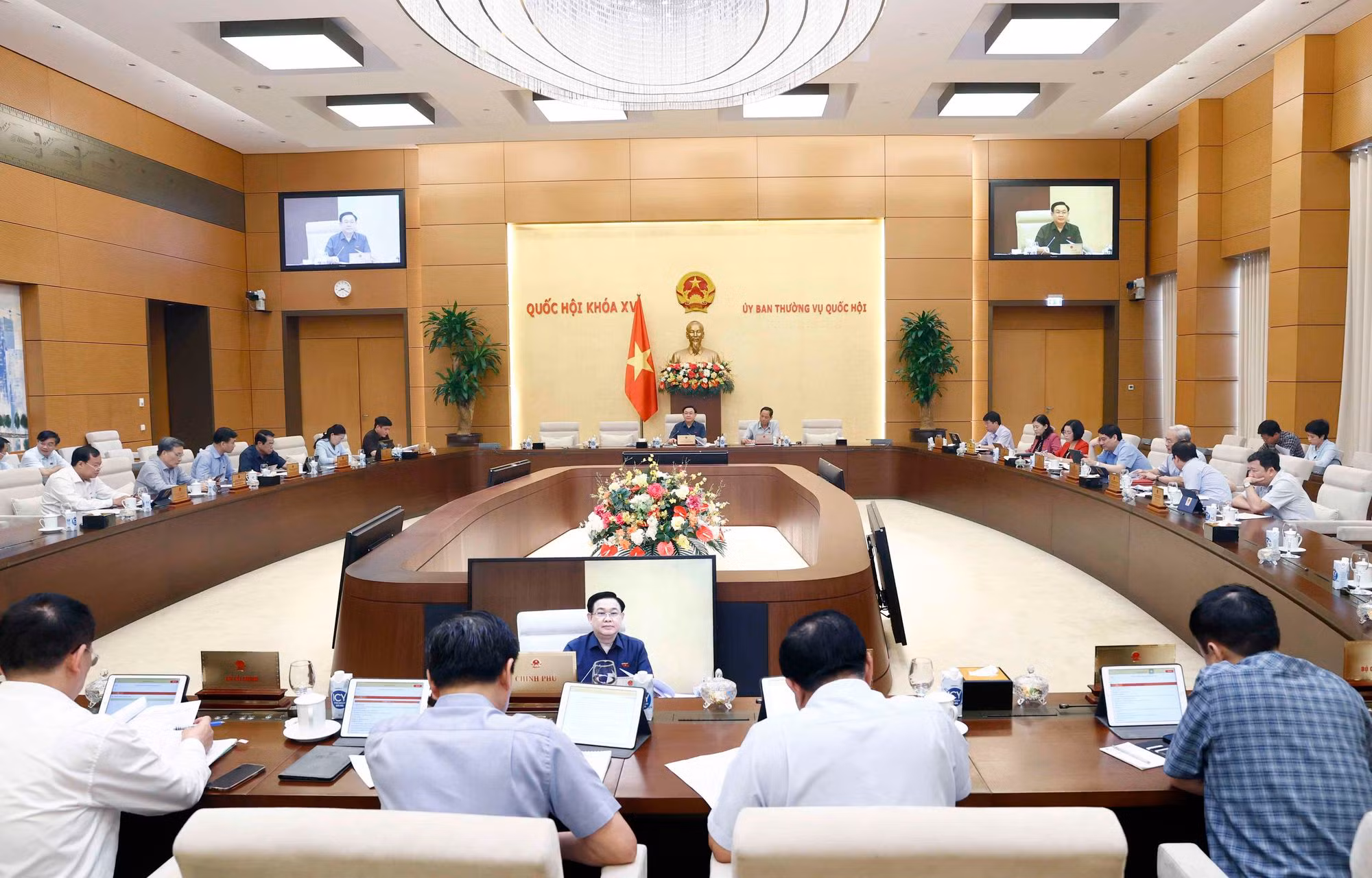 Ủy ban Thường vụ Quốc hội cho ý kiến về phương án sử dụng nguồn tăng thu, tiết kiệm chi -0