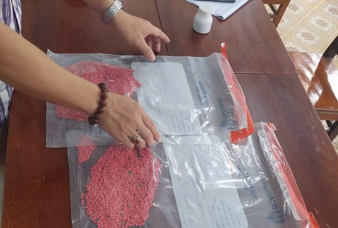 Bắt đối tượng vận chuyển 5.400 viên ma túy lúc nửa đêm -0