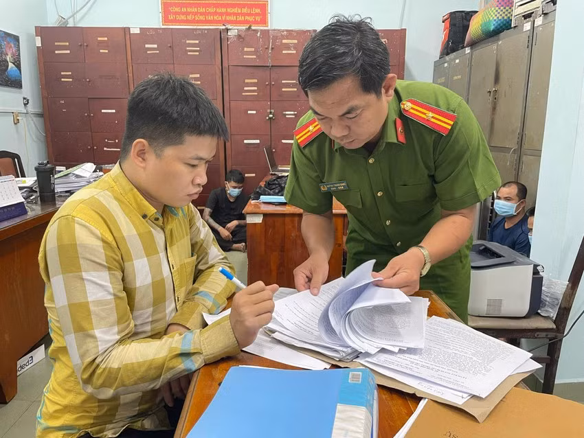 Từ vụ tạt sơn đòi nợ, hàng chục đối tượng cho vay nặng lãi bị xử lý -0