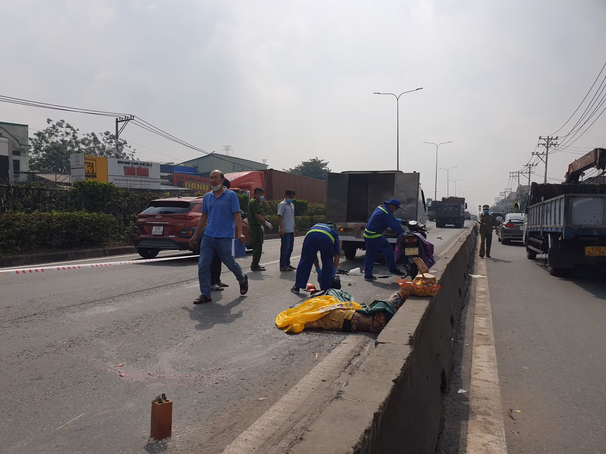 TNGT làm 2 người chết khiến giao thông bị ùn ứ nghiêm trọng -0