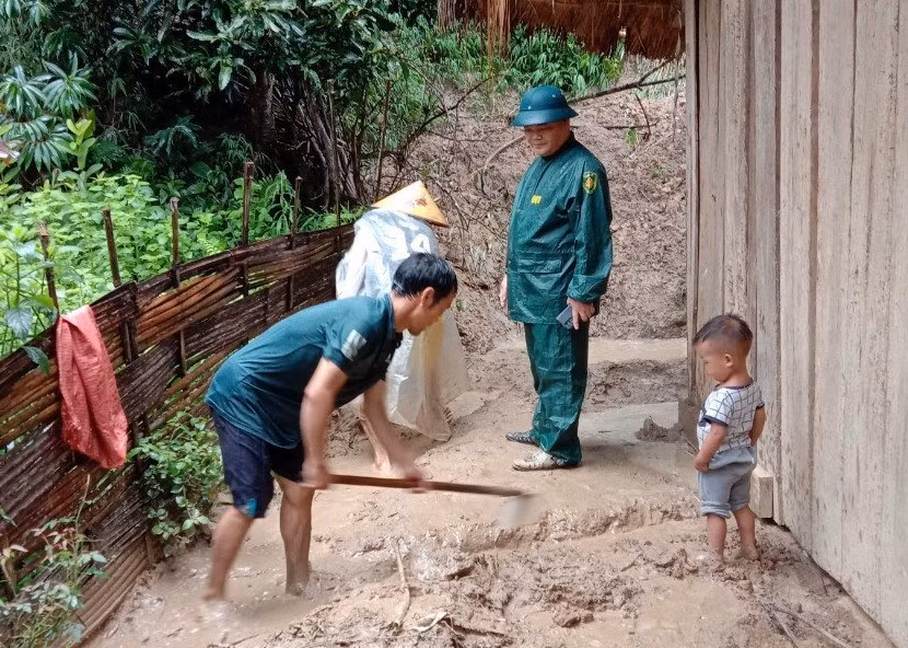 Di chuyển gần 50 hộ dân ra khỏi vùng nguy cơ sạt lở -0