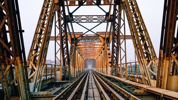Không nên cấm người dân đi bộ, chụp ảnh trên cầu Long Biên ảnh 2