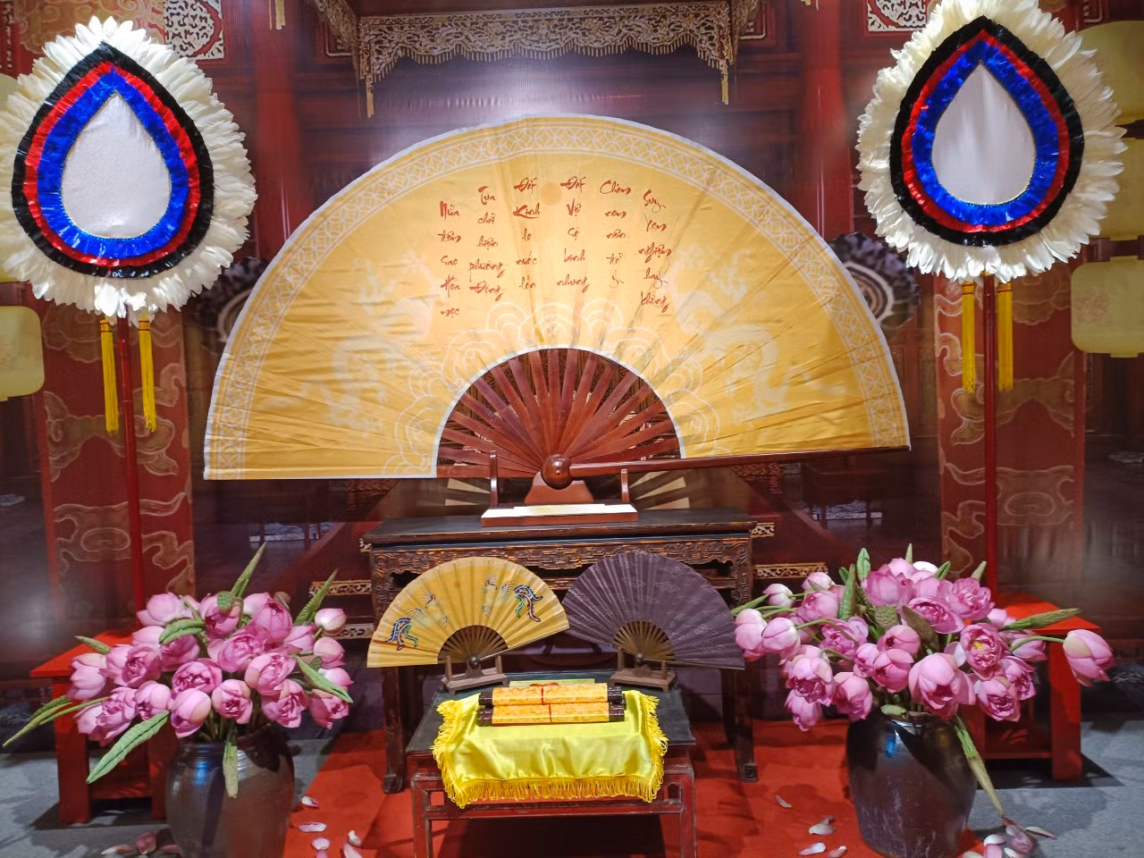 Tái hiện Lễ ban quạt trong cung đình xưa tại Hoàng thành Thăng Long -0