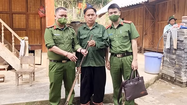 Đường ngập như sông, Công an Sơn La nỗ lực giúp dân ảnh 6