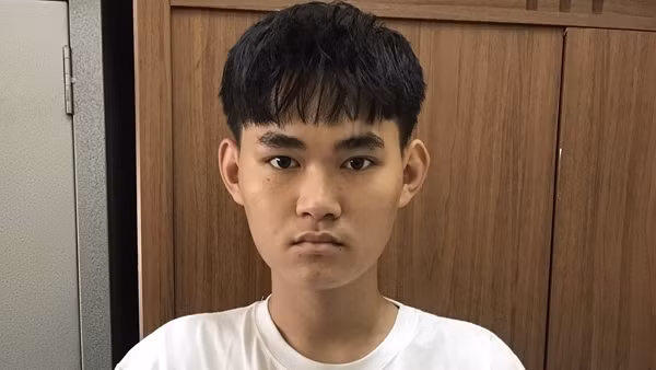 Tài xế xe ôm dũng cảm khóa tay tên cướp manh động
