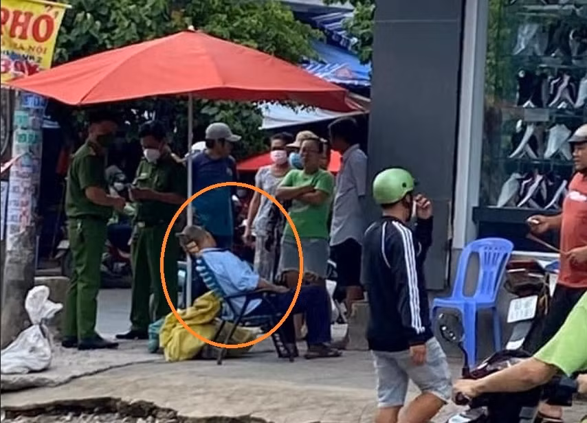 Một bảo vệ tử vong bất thường trước tiệm giày dép -0