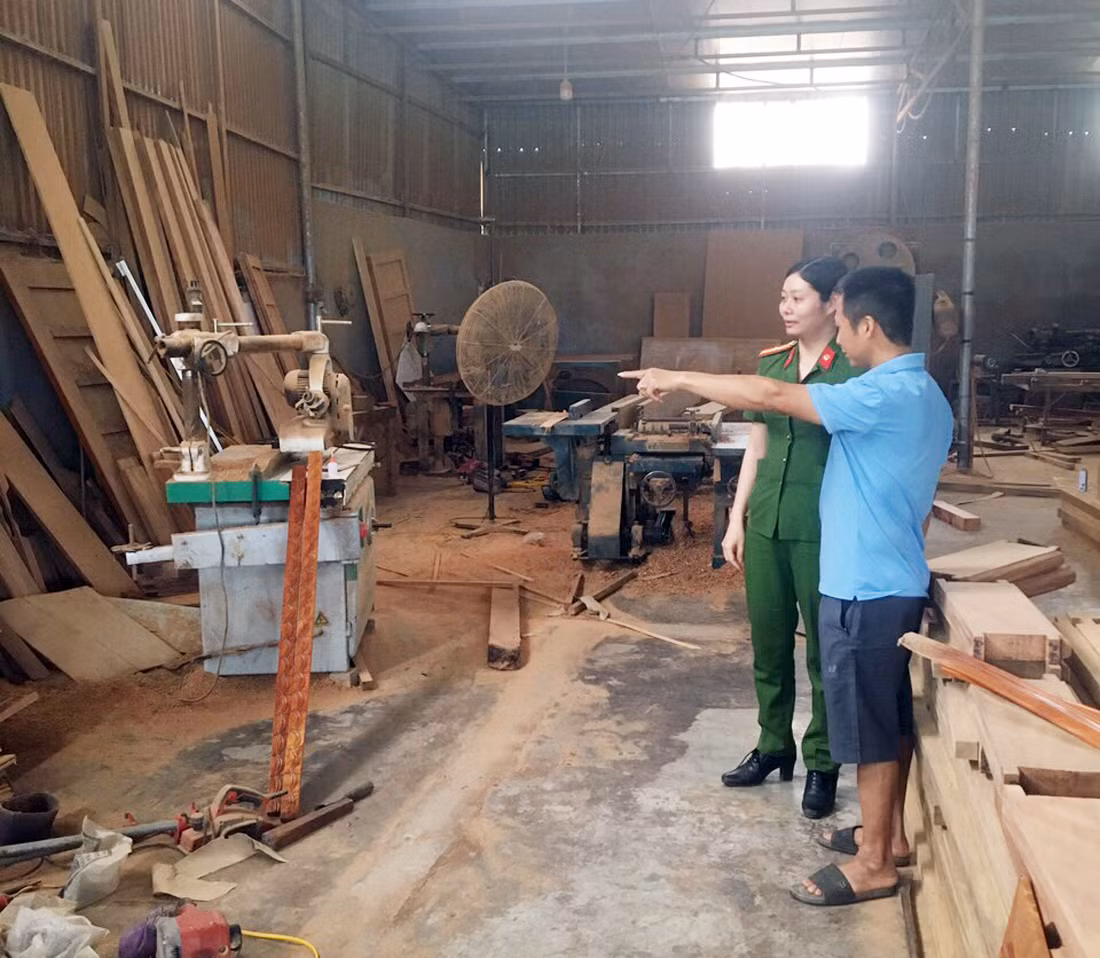Những bông hồng xanh đi dân nhớ, ở dân thương -0