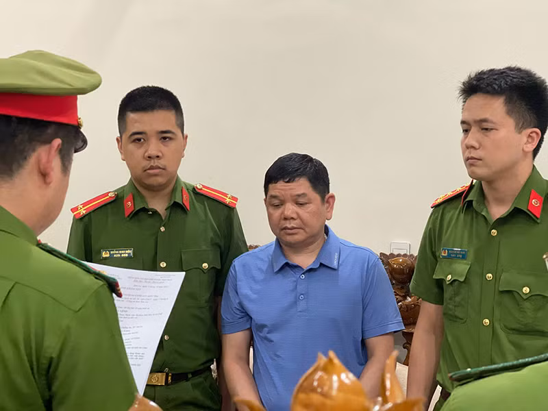 Khởi tố, bắt tạm giam Trưởng khoa Dược - BVĐK tỉnh Sơn La nhận hối lộ vụ kít test -1
