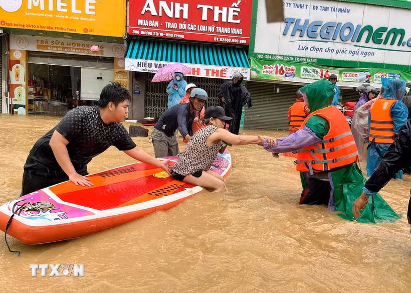 Thông báo Kết luận của Bộ Chính trị về khắc phục mưa, lũ đặc biệt lớn ở Trung Bộ -1