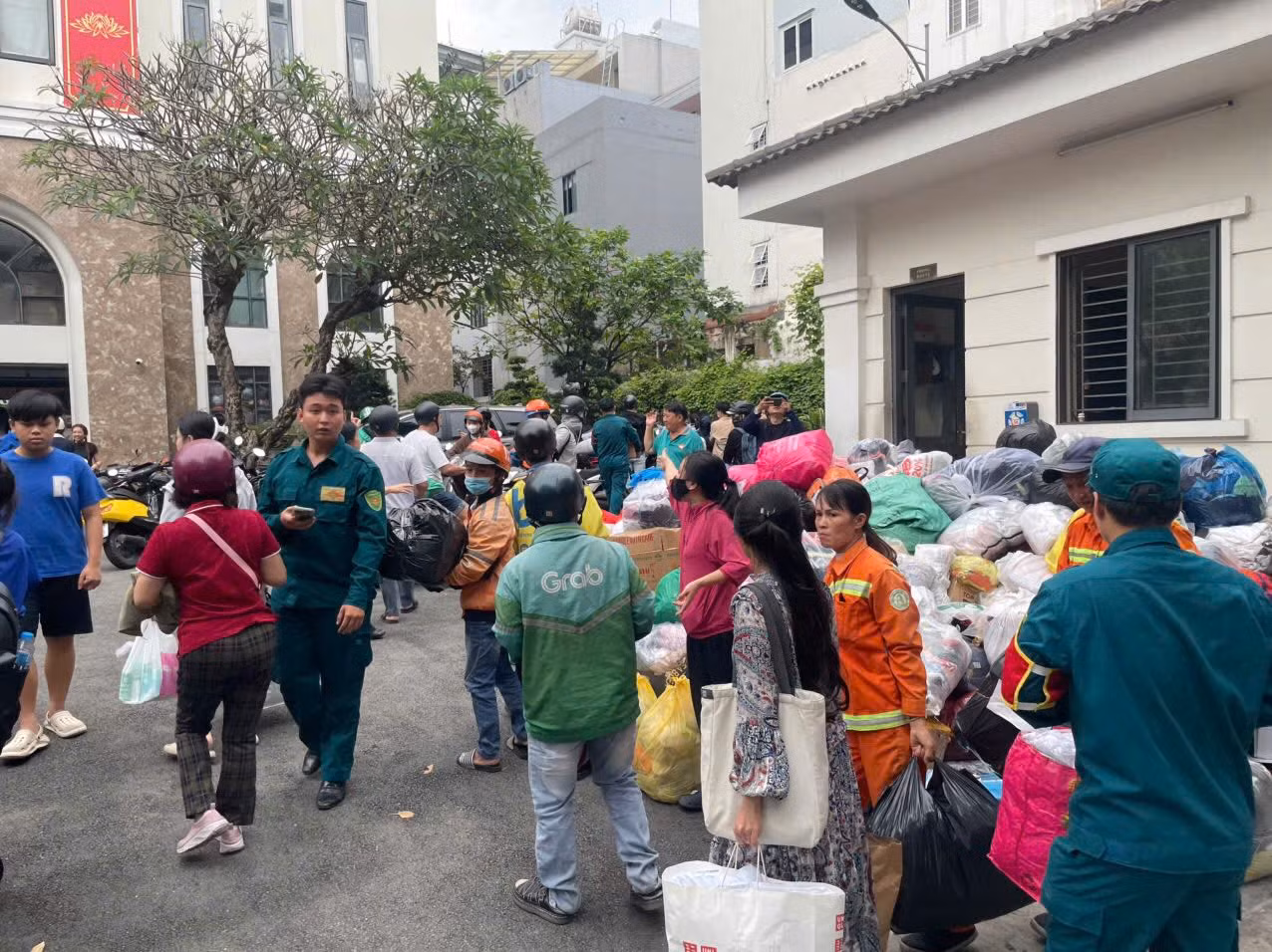 Triệu tấm lòng người dân TP Hồ Chí Minh hướng về đồng bào vùng lũ -0