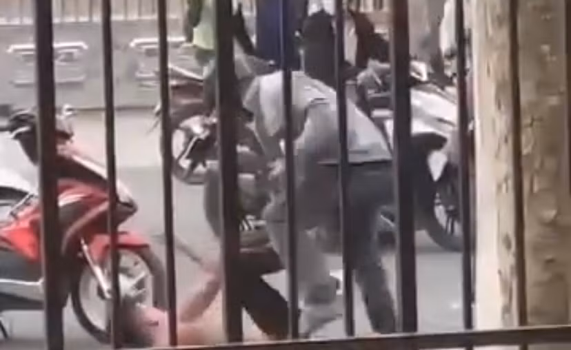 Triệu tập nhóm đối tượng đánh “hội đồng” nam thanh niên vì mâu thuẫn rút tiền -0
