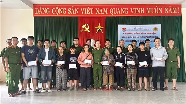 Trường Đại học CSND chung tay cùng nhân dân vùng lũ Đà Nẵng