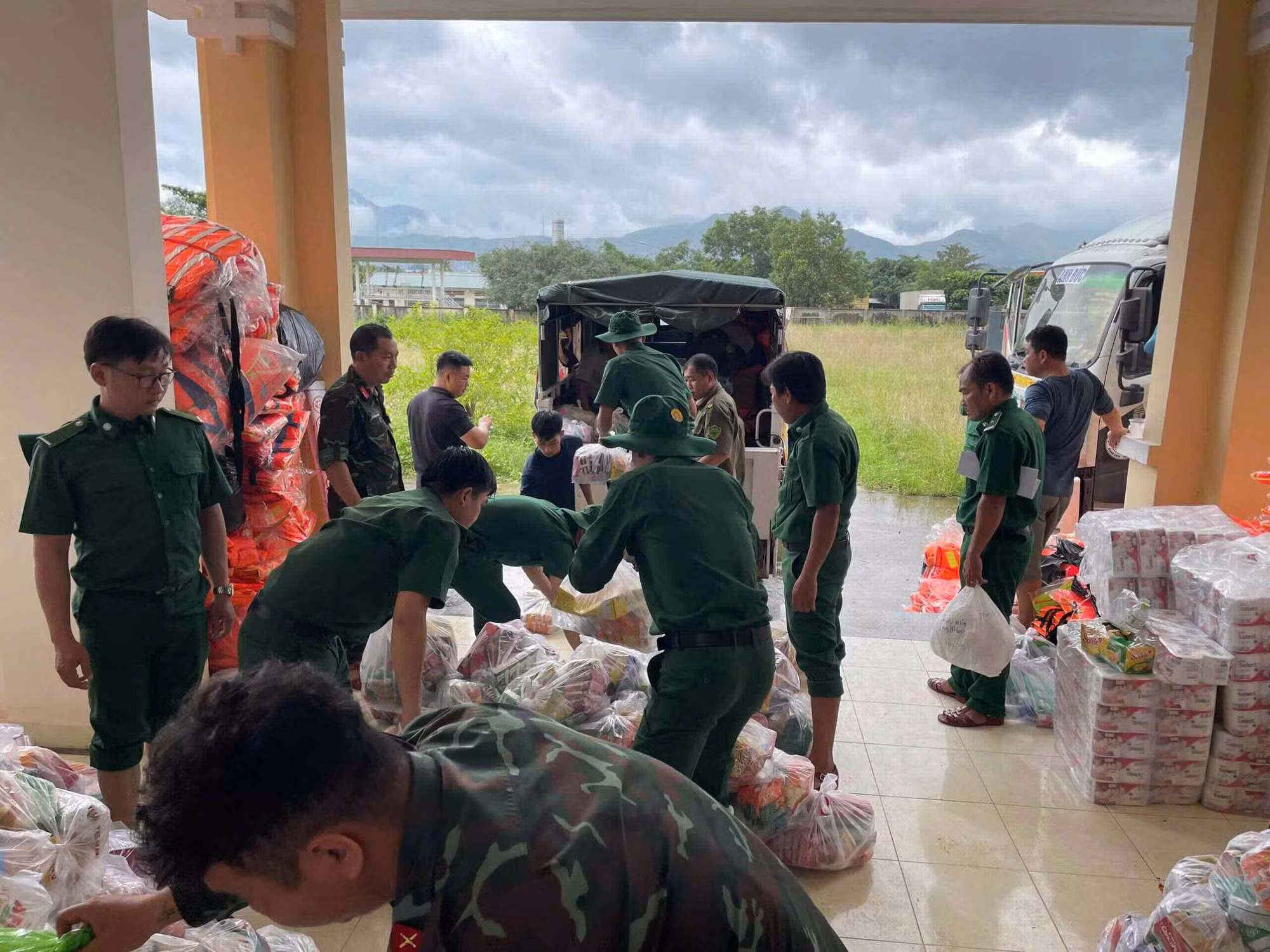 TP Hồ Chí Minh chuyển 538 tấn hàng hóa hỗ trợ người dân bị thiệt hại do mưa lũ -0