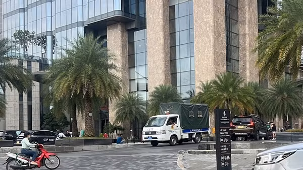 Phát hiện thi thể giấu trong túi ở tòa nhà cao tầng