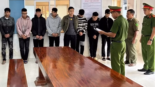 Khởi tố nhóm đối tượng dùng hung khí, vỏ chai bia gây rối trật tự công cộng trong đêm