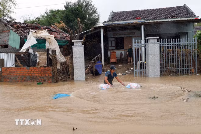 Thủ tướng: Xây lại nhà cho người dân bị thiệt hại do lũ lụt trước Tết -0