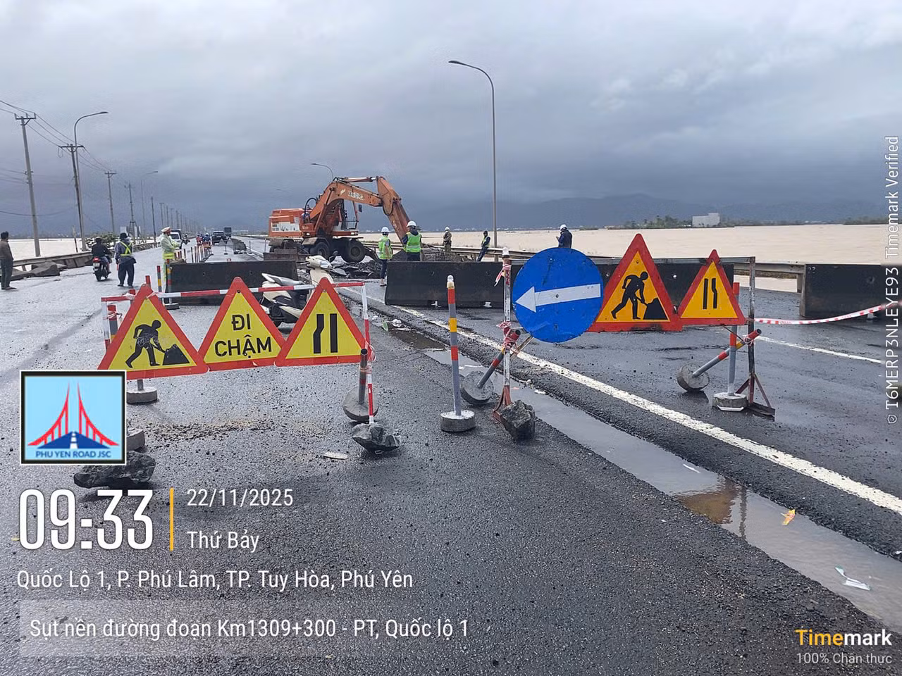 Sáng 24/11: Còn 15 vị trí tắc đường trên các quốc lộ, đường sắt cũng chưa thể thông toàn tuyến -0