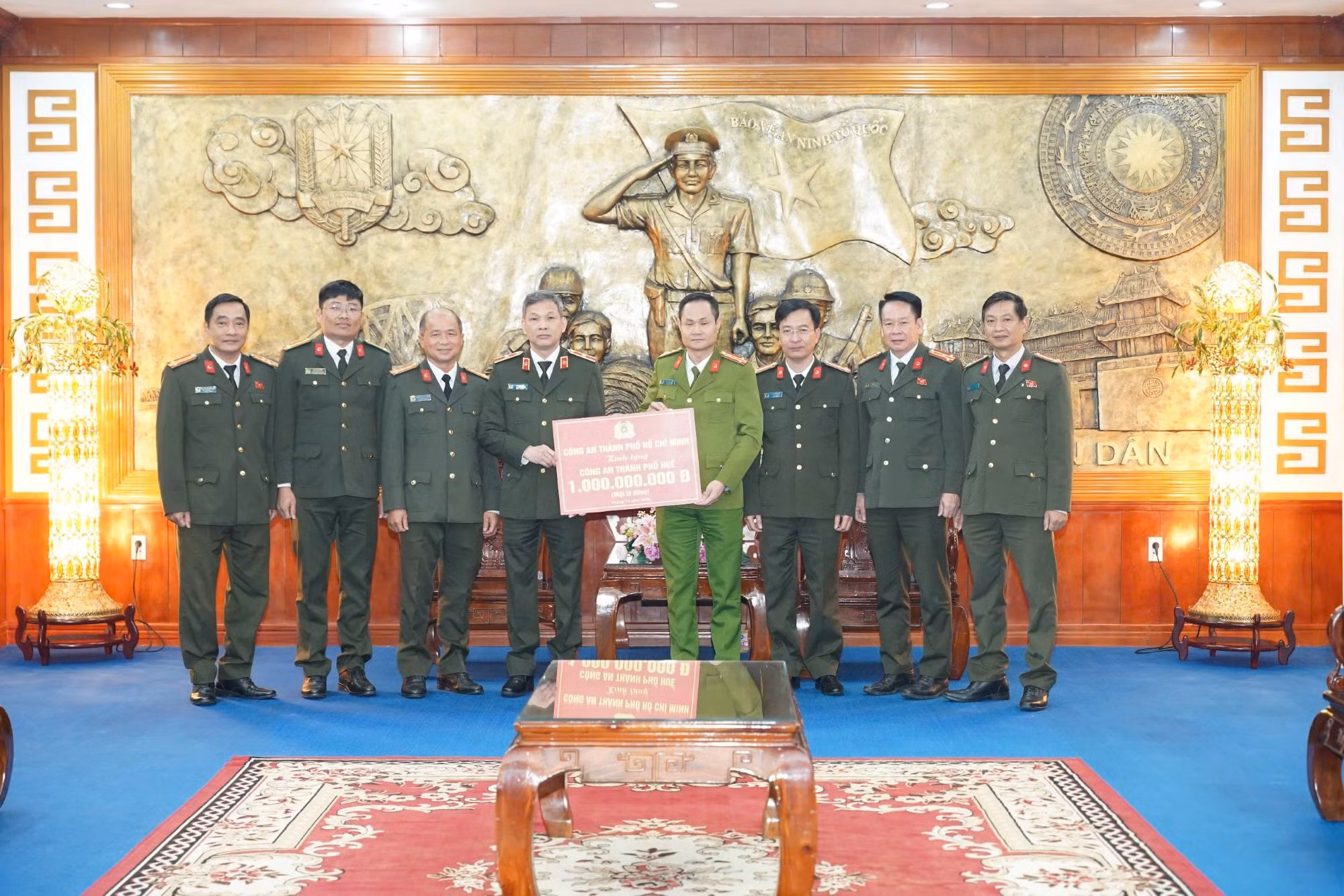 Công an TP Hồ Chí Minh và Công an tỉnh Thanh Hóa hỗ trợ Công an TP Huế khắc phục mưa lũ -0