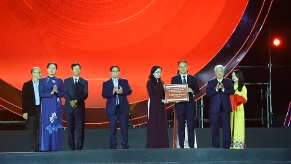 Phát huy tinh thần đại đoàn kết, hướng về đồng bào miền Trung