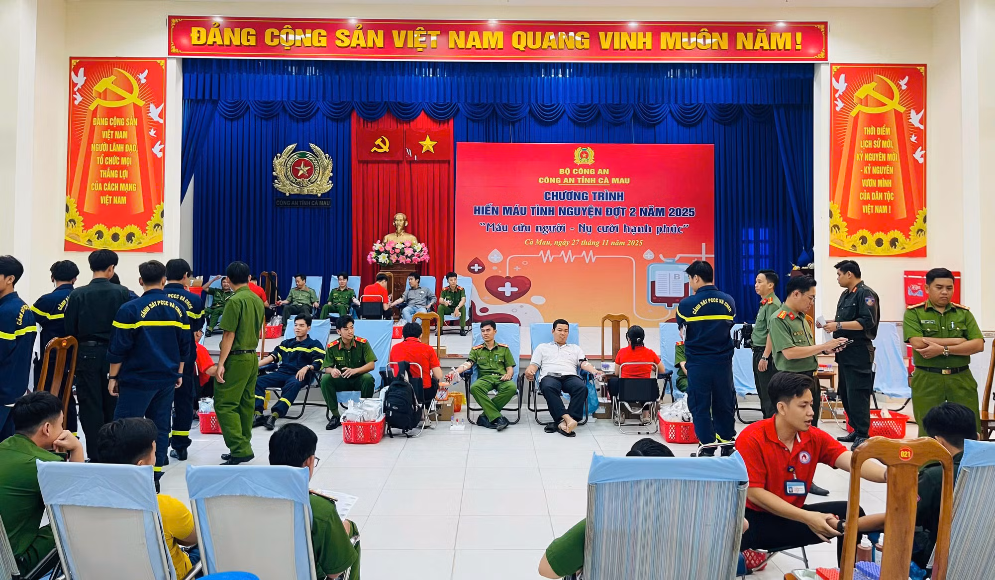 Công an Cà Mau hiến trên 520 đơn vị máu đợt 2 năm 2025 -0