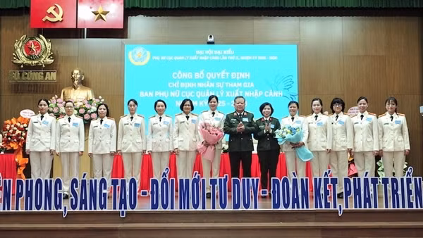 Phụ nữ Cục Quản lý xuất nhập cảnh “Tiên phong sáng tạo- đổi mới tư duy- đoàn kết, phát triển"