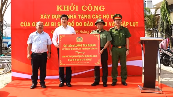 Bộ Công an hỗ trợ đồng bào Gia Lai 50 tấn hàng và kinh phí hỗ trợ xây nhà