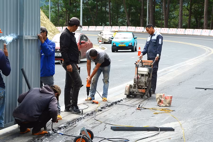 Ai chịu trách nhiệm đèo Prenn Đà Lạt sạt trượt đất, nứt lún te tua? -0
