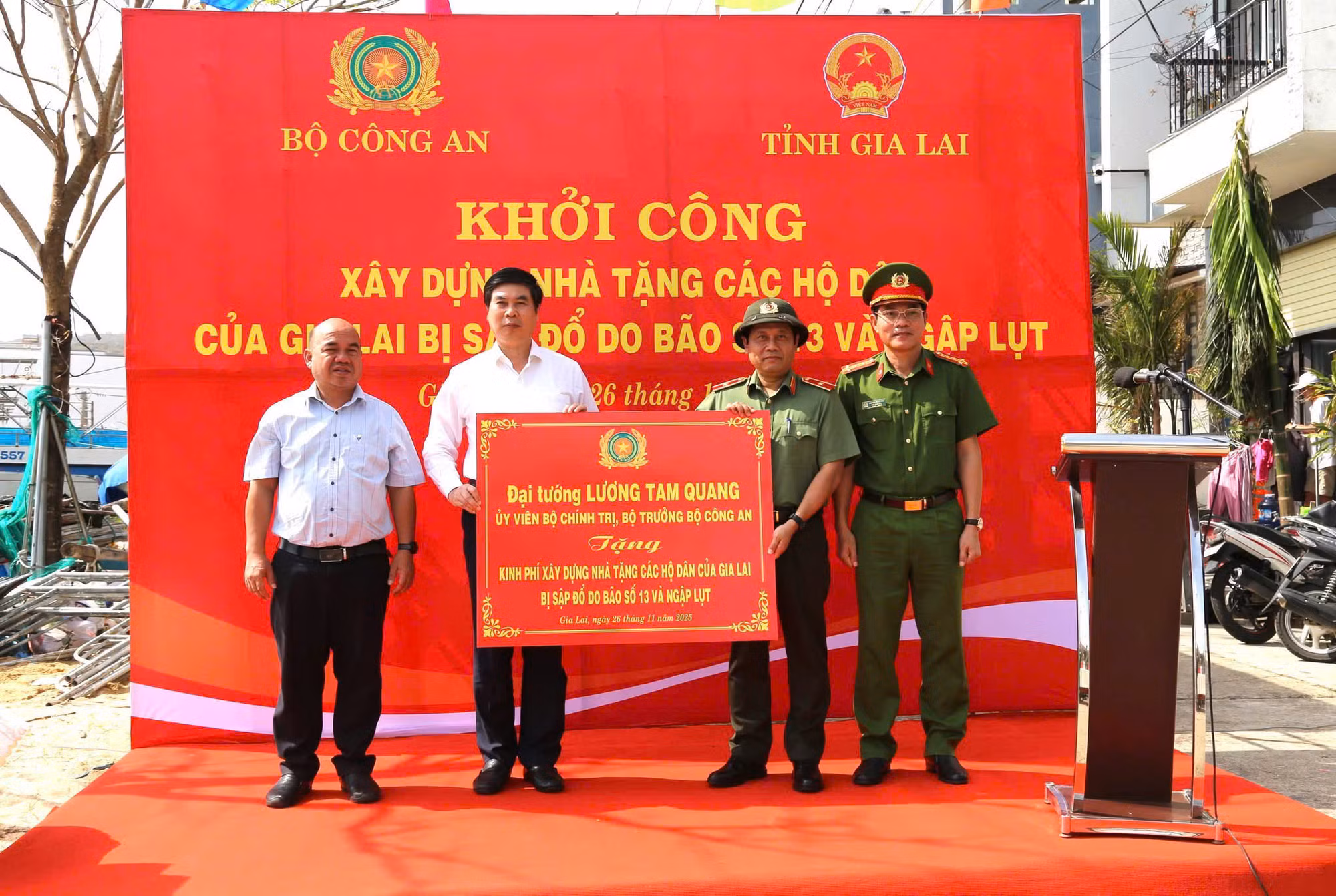 Ấm lòng những lá thư tay từ nhân dân -0
