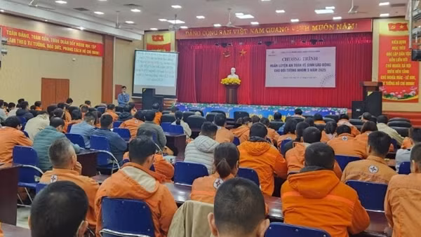 Công ty cổ phần Nhiệt điện Quảng Ninh tổ chức huấn luyện An toàn vệ sinh lao động năm 2025