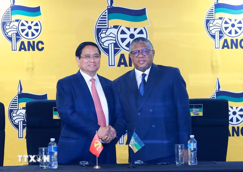 Thủ tướng gặp Tổng Thư ký Đảng ANC: Thúc đẩy hợp tác toàn diện Việt Nam-Nam Phi -0