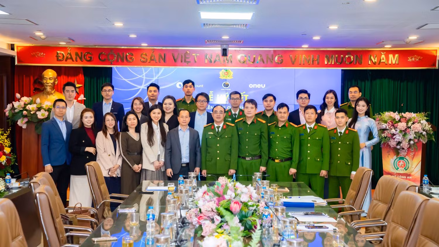 Triển khai dịch vụ xác thực điện tử qua VNeID trên ứng dụng OneU -0