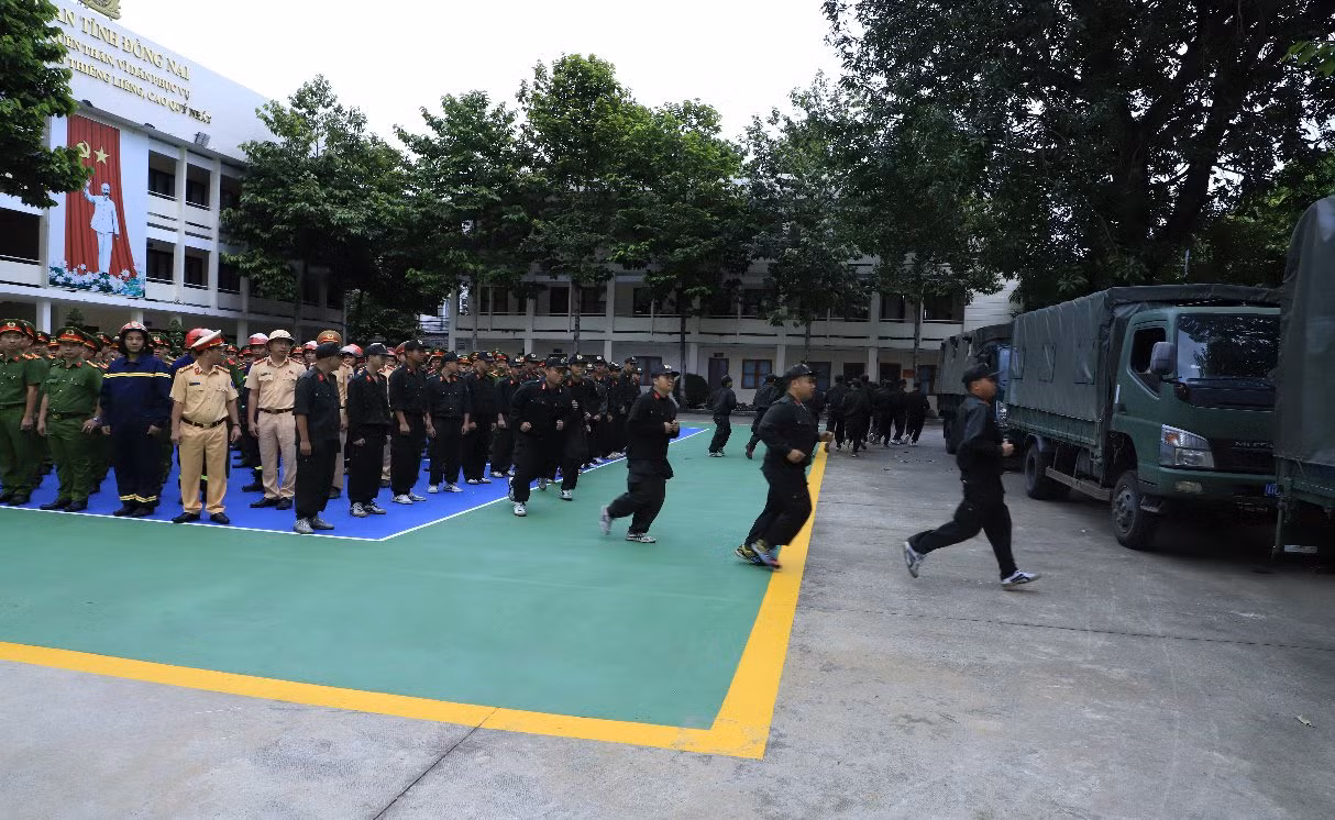 Công an Đồng Nai điều động hơn 130 cán bộ, chiến sỹ xuất quân hỗ trợ Đắk Lắk khắc phục hậu quả bão lũ -0