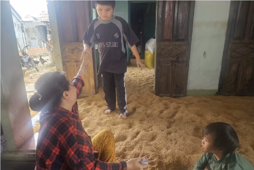 Tin đồn thất thiệt vỡ đập lúc lũ lên, dượng chèo tuyền đi đón 2 cháu khiến cả 3 bị tử vong -0