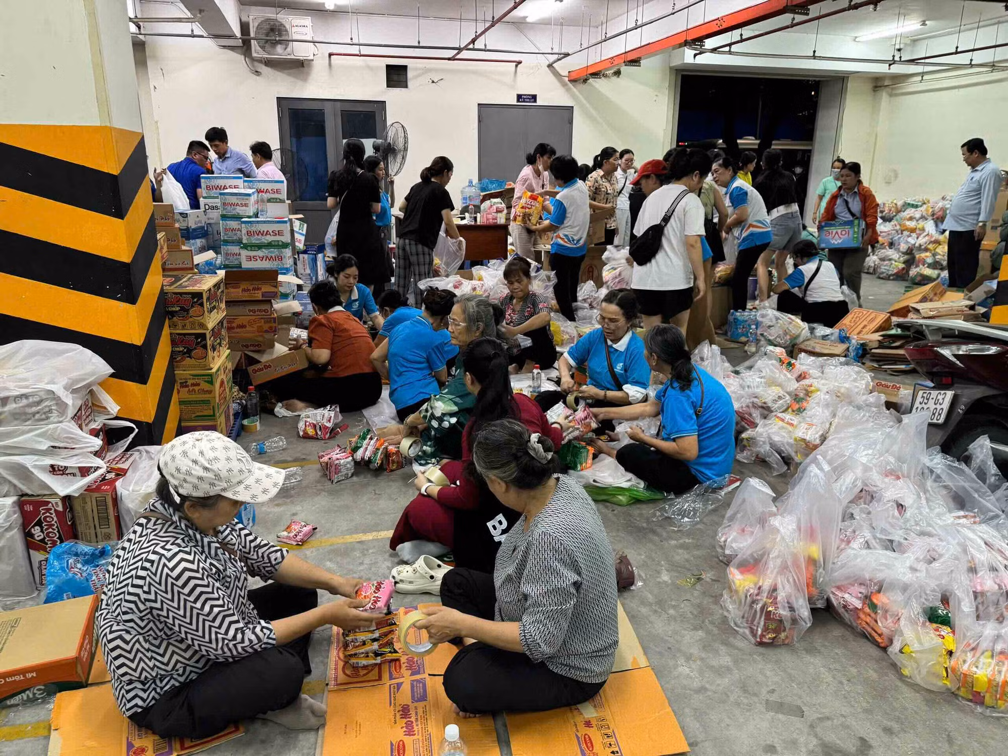 TP Hồ Chí Minh kêu gọi tiếp nhận khẩn để ủng hộ đồng bào các tỉnh bị thiệt hại do mưa lũ -0