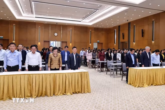 Thủ tướng: Cần nguồn lực lớn và nhiều thời gian để khắc phục hậu quả mưa lũ -1