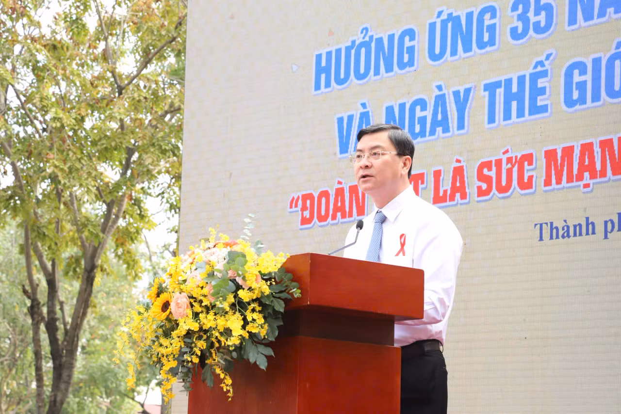 Lễ Mít tinh cấp quốc gia “Đoàn kết là sức mạnh - Chung tay chấm dứt dịch bệnh AIDS” -1
