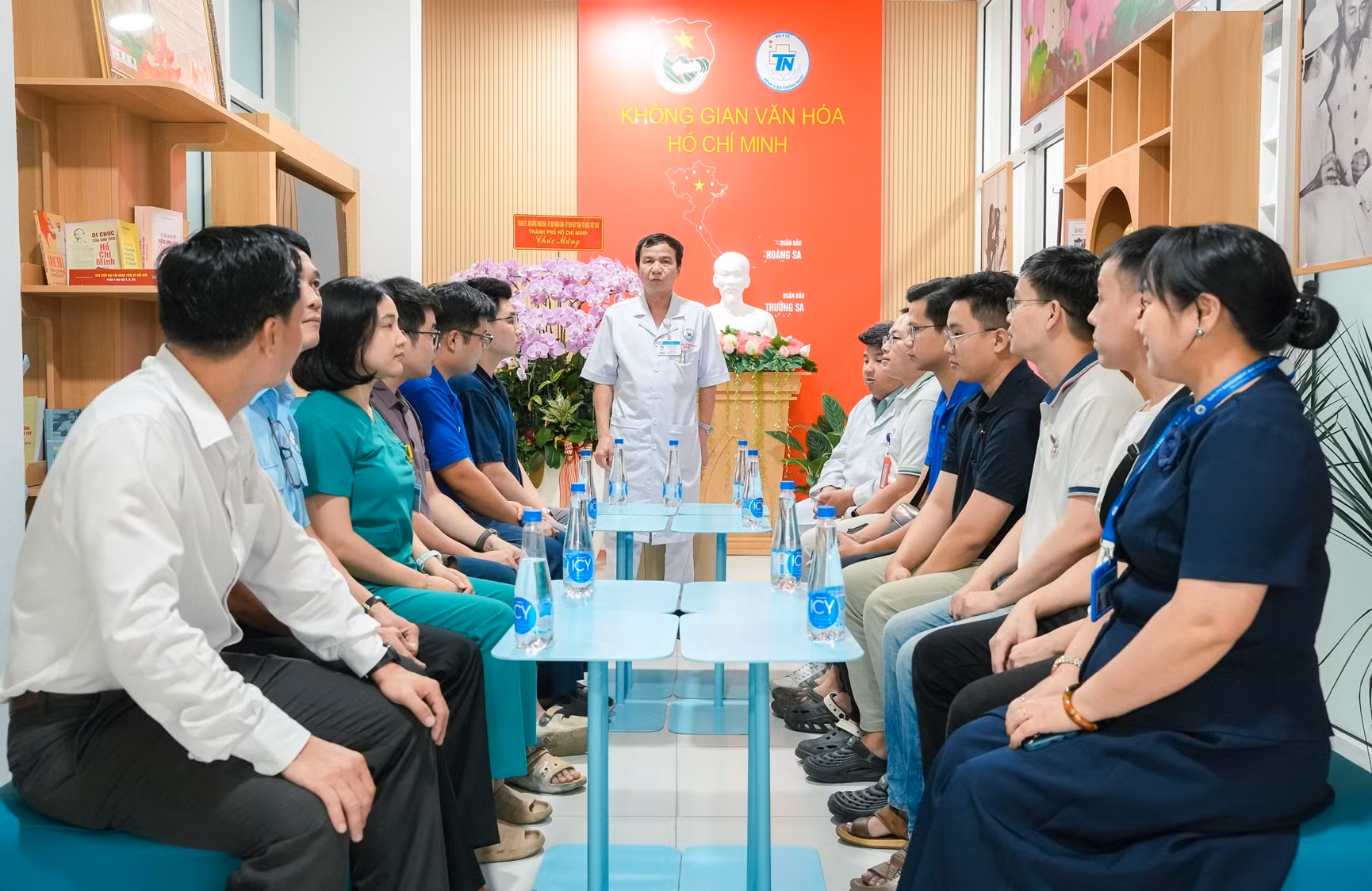 TP. Hồ Chí Minh: Huy động lực lượng y tế chi viện và gửi tặng vùng lũ “Túi thuốc gia đình” -0