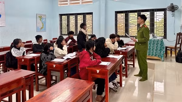 Thắp sáng ước mơ cho học sinh đồng bào dân tộc thiểu số vùng biên