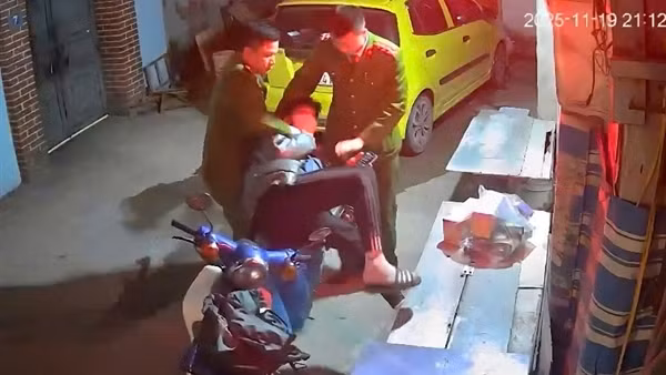Bắt nóng đối tượng cướp giật điện thoại