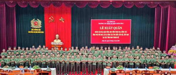 Các trường CAND phía Nam tiếp tục chi viện cán bộ, học viên hỗ trợ đồng bào vùng lũ -0